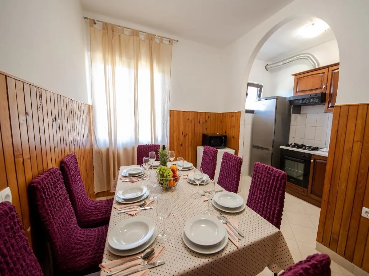 Apartments Zora Seline