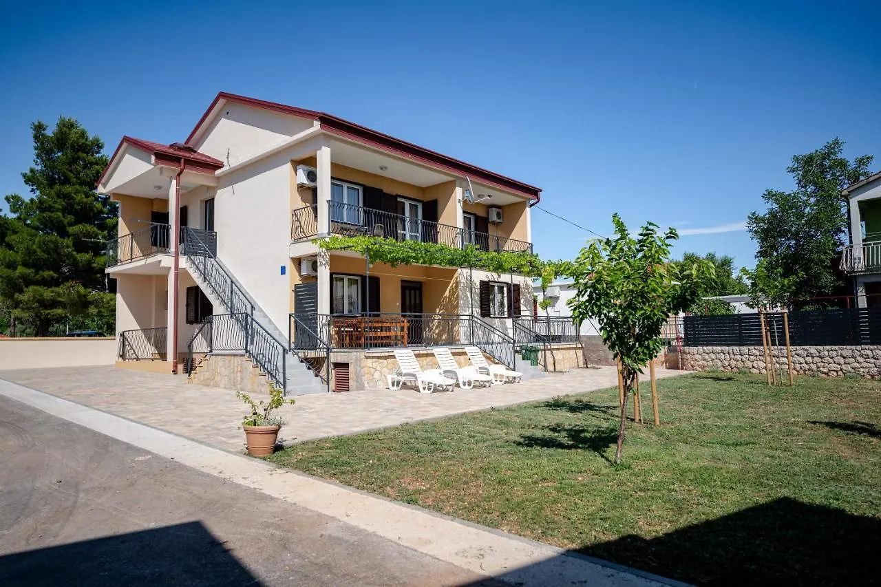 Apartments Zora Seline