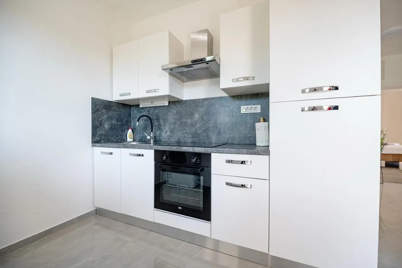 Apartments Zora Seline