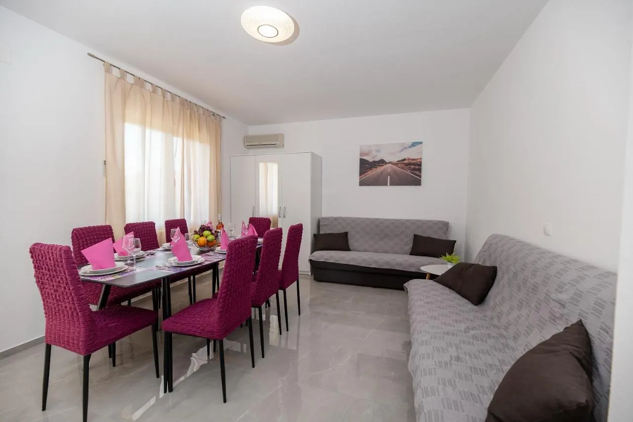 Apartments Zora Seline