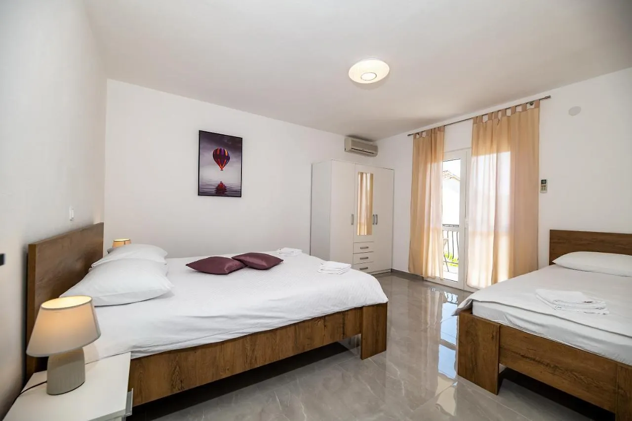 Apartments Zora Seline 0*,