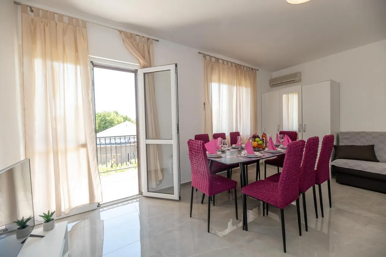 Apartments Zora Seline