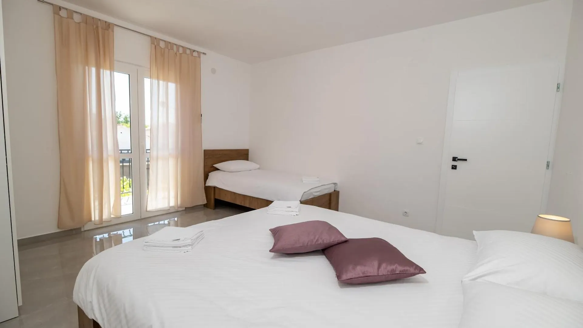 Apartments Zora Seline
